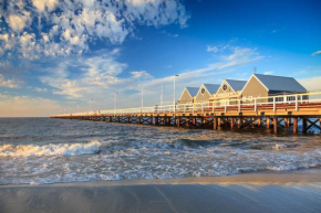 API Busselton Seaside Escape Apartments